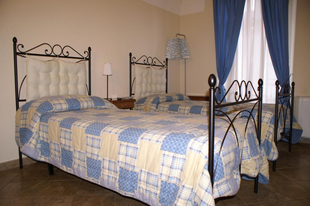 Hotel Porta Santa Maria Busca Kamer foto